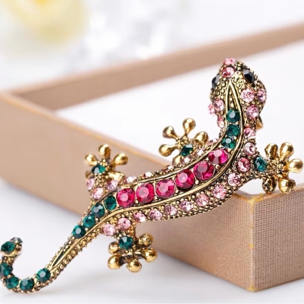 Colorful Lizard Crystal Brooch. - Picture 5 of 6